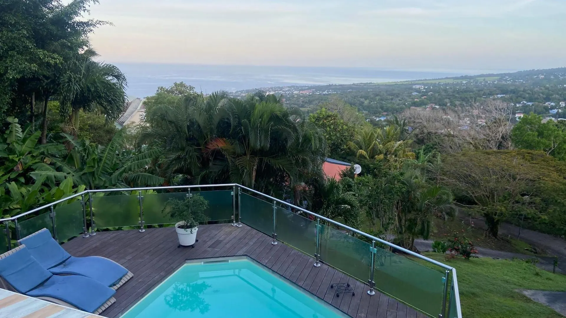 Bel Appartement Avec Piscine Privee Et Vue Exceptionnelle Gourbeyre Daire